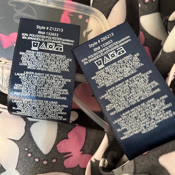 NWT Zoe + Chloe Size S Small Scrub Set Jacket & Top Breast Cancer Awareness - Picture 7 of 10